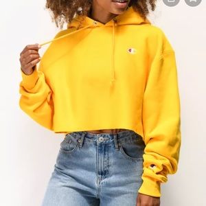 M cropped yellow champion sweatshirt